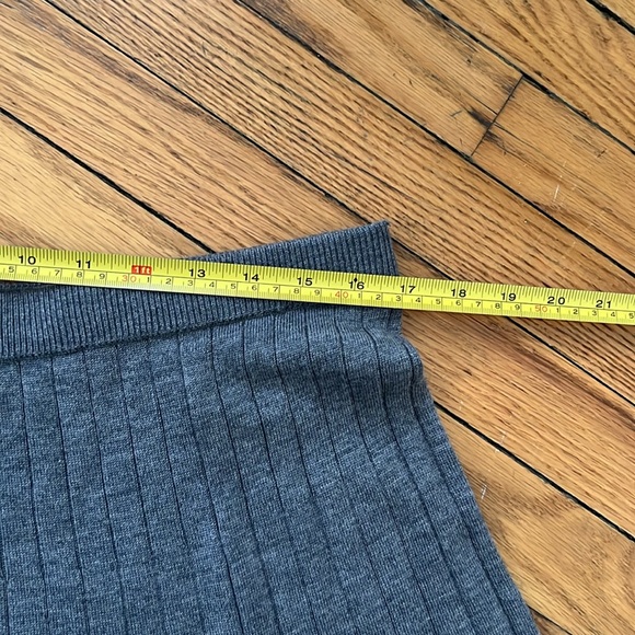 Nehza Ribbed Sweater Skirt in Large - Picture 3 of 4